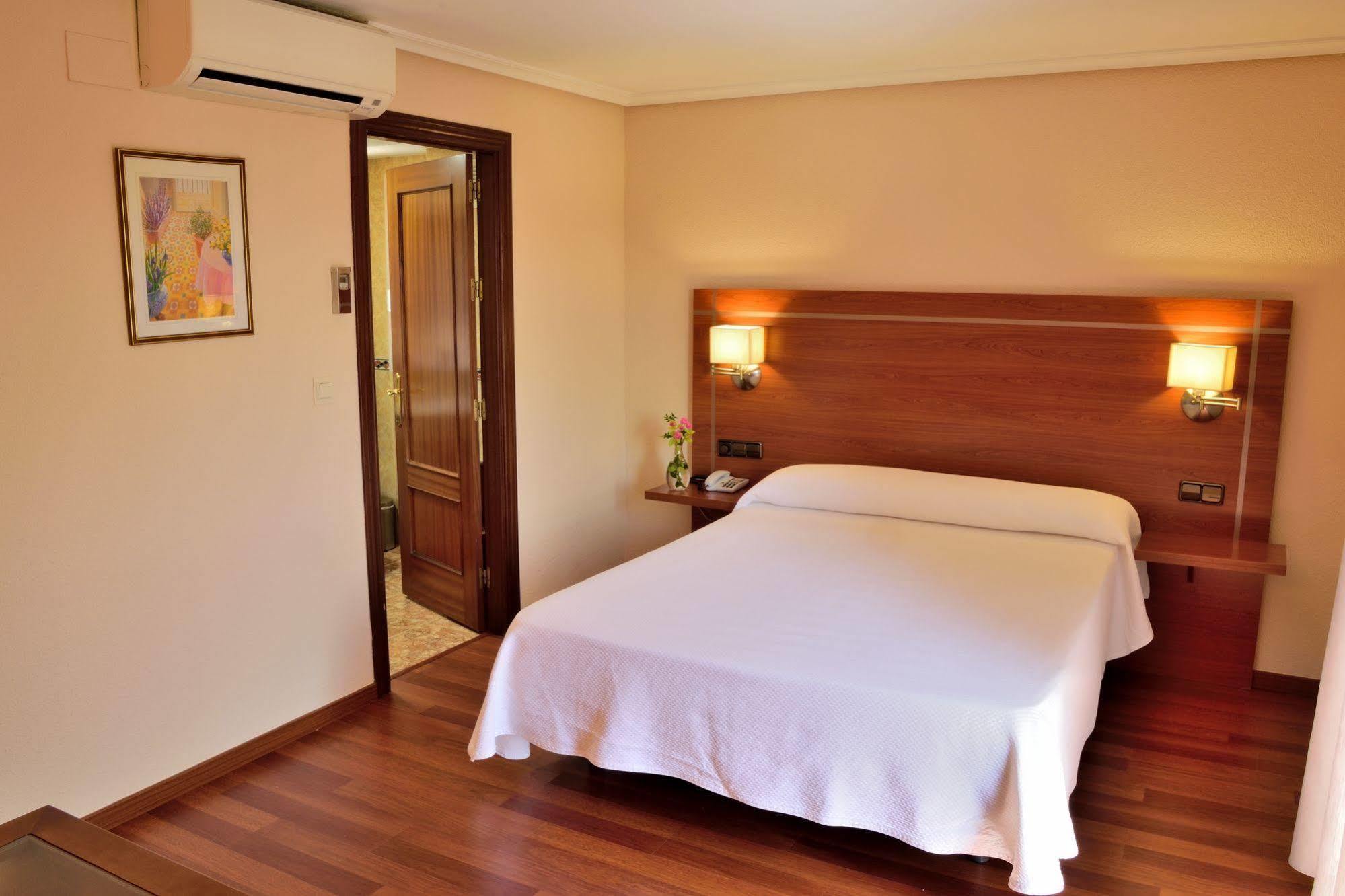Hotel Mari Carmen Guadix Eksteriør bilde